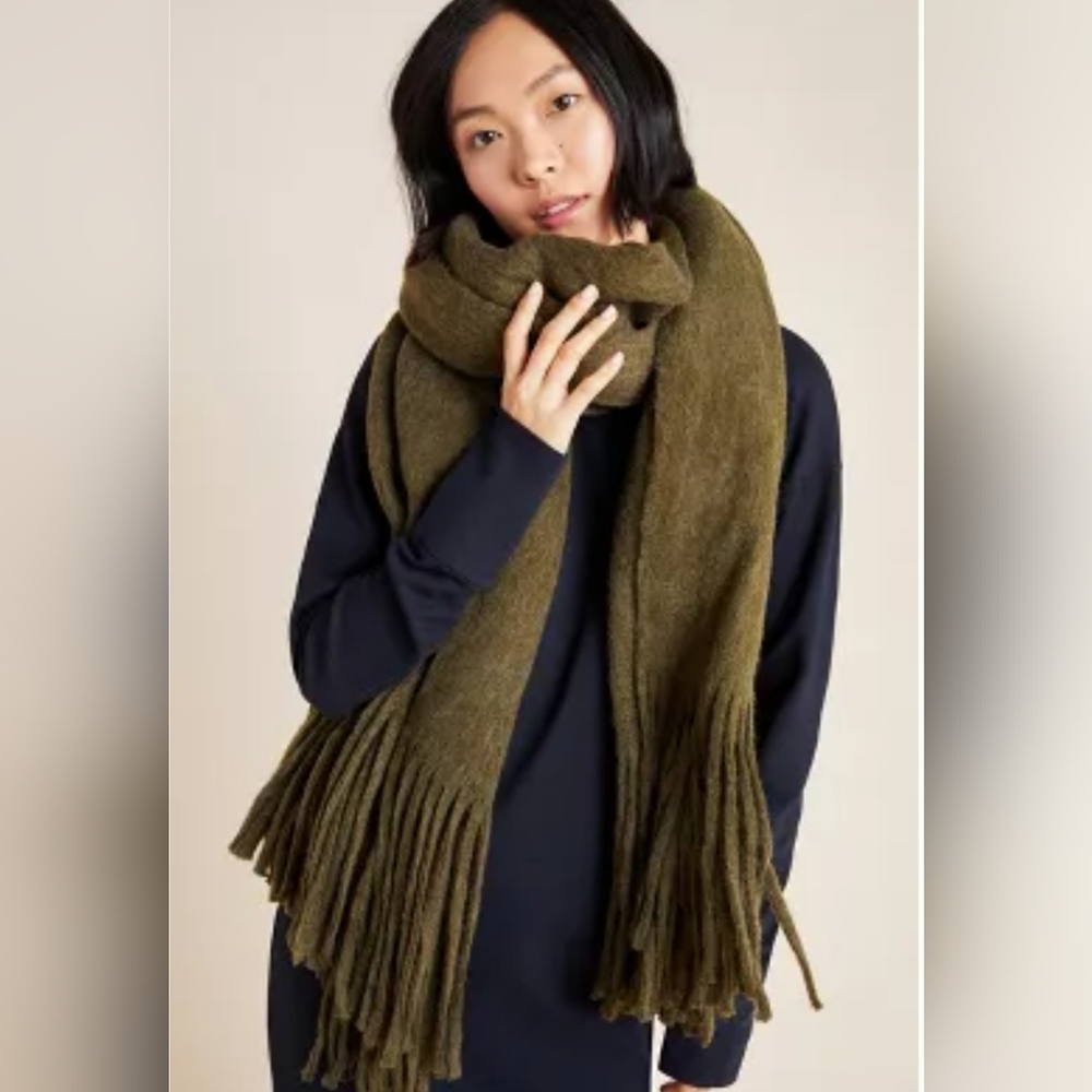 NWOT Mimi Fringed Wrap Scarf